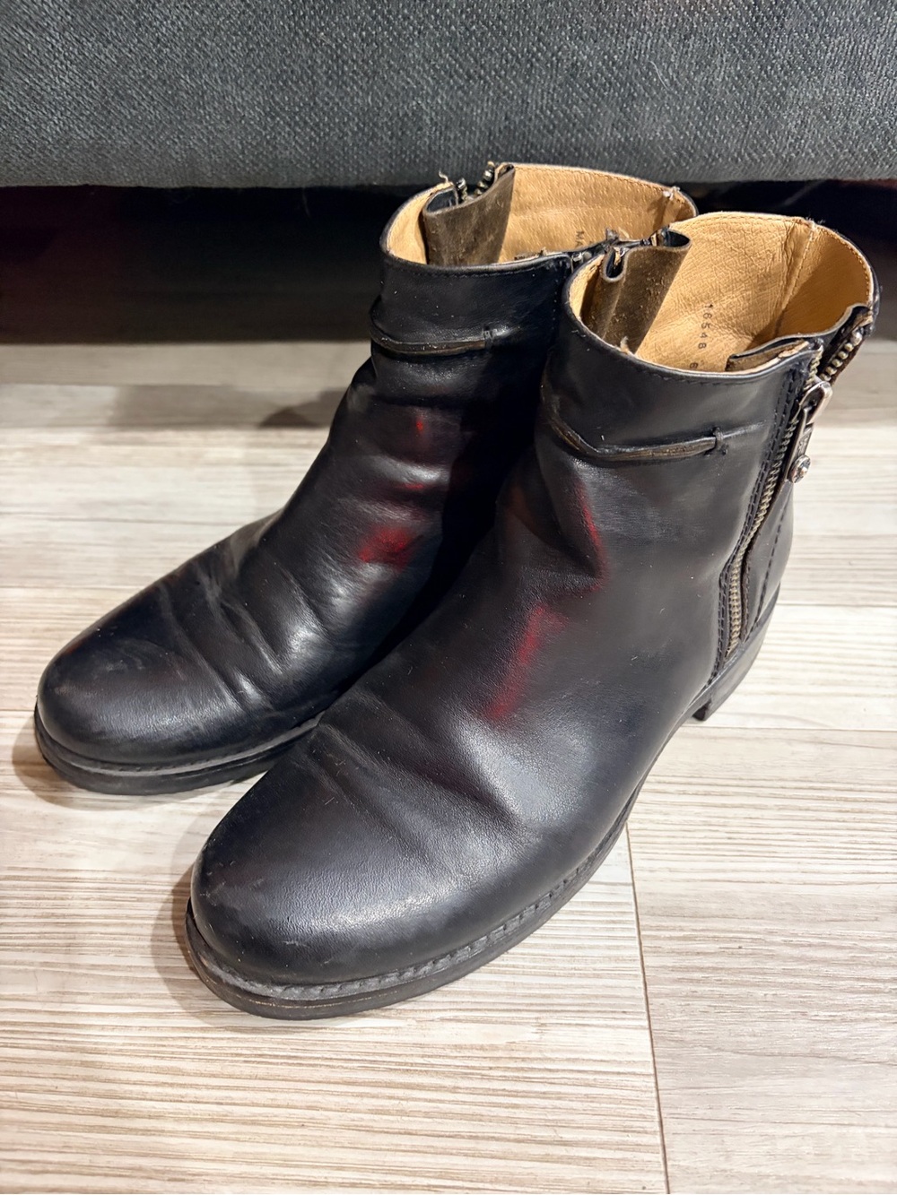 Frye Veronica seam Short Bootie sz 8 Black Leather Side Zip Moto Ankle Boot